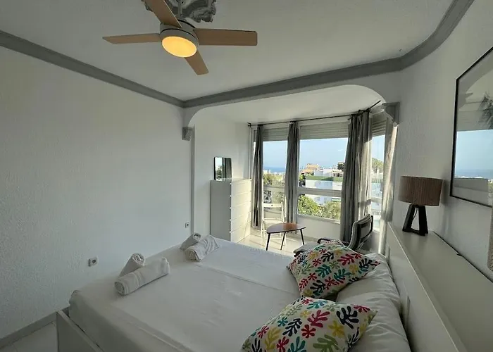 Flat With Terrace And Sea Views In - Miro * טורמולינוס